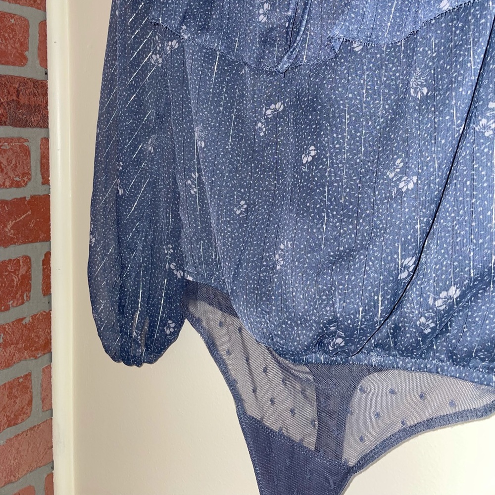 Long sleeve off the shoulder body suit w/ design